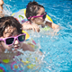 Imagen para el artículo titulado Socorristas alemanes culpan a la adicción al móvil del inusitado aumento de niños ahogados en piscinas